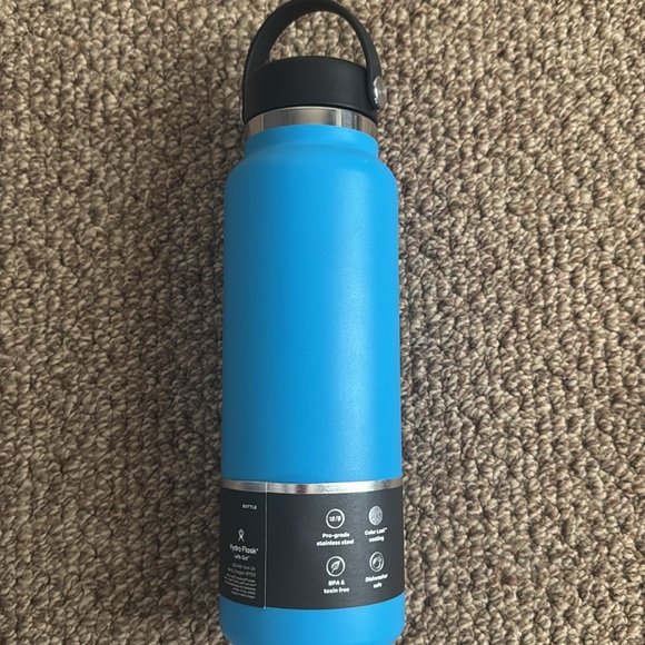 Brand new 40 ounce wide mouth Hydro Flask - Picture 2 of 2